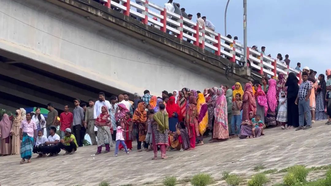 কুষ্টিয়ায় সন্তানকে নদীতে ফেলে মায়ের আত্মহত্যার চেষ্টা
