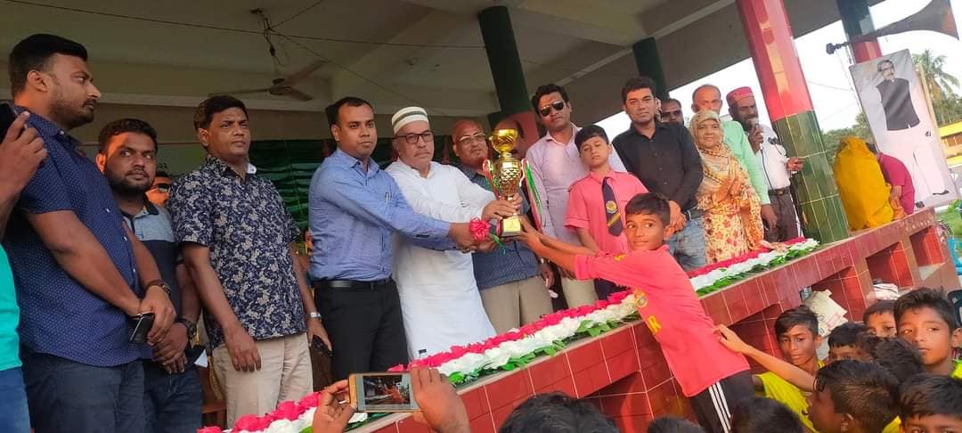 খোকসায় বঙ্গবন্ধু ও বঙ্গমাতা গোল্ডকাপ ফুটবল টুর্নামেন্টের ফাইনাল খেলা অনুষ্ঠিত