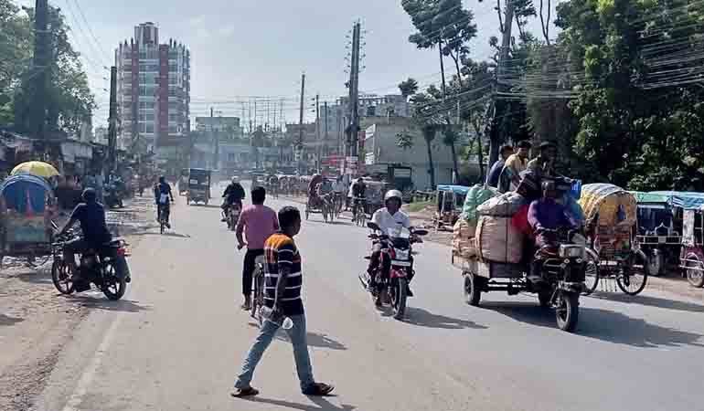 কুষ্টিয়া-খুলনা-ফরিদপুর রুটে বাস ধর্মঘট, চরম ভোগান্তিতে যাত্রীরা