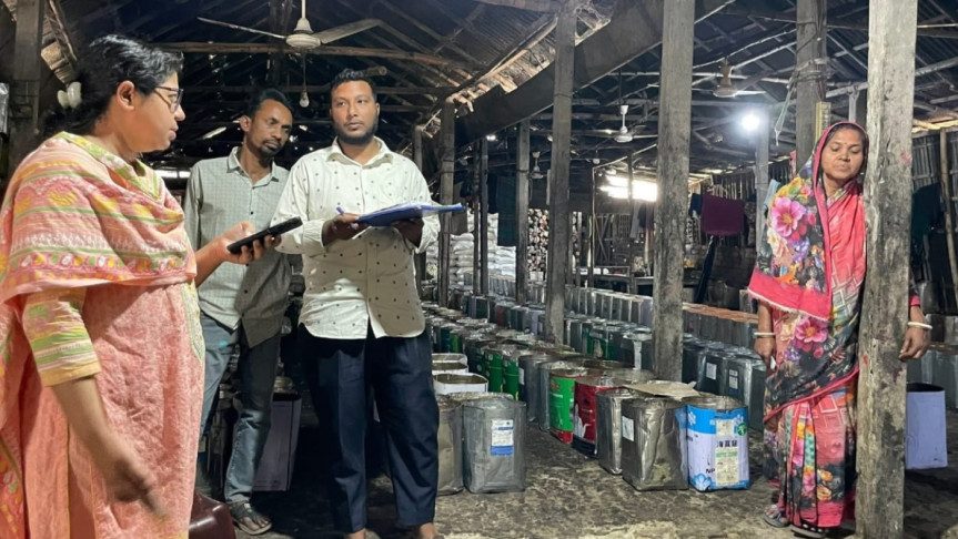 চিনি দিয়ে তৈরি ভেজাল গুড় জব্দ, লাখ টাকা জরিমানা