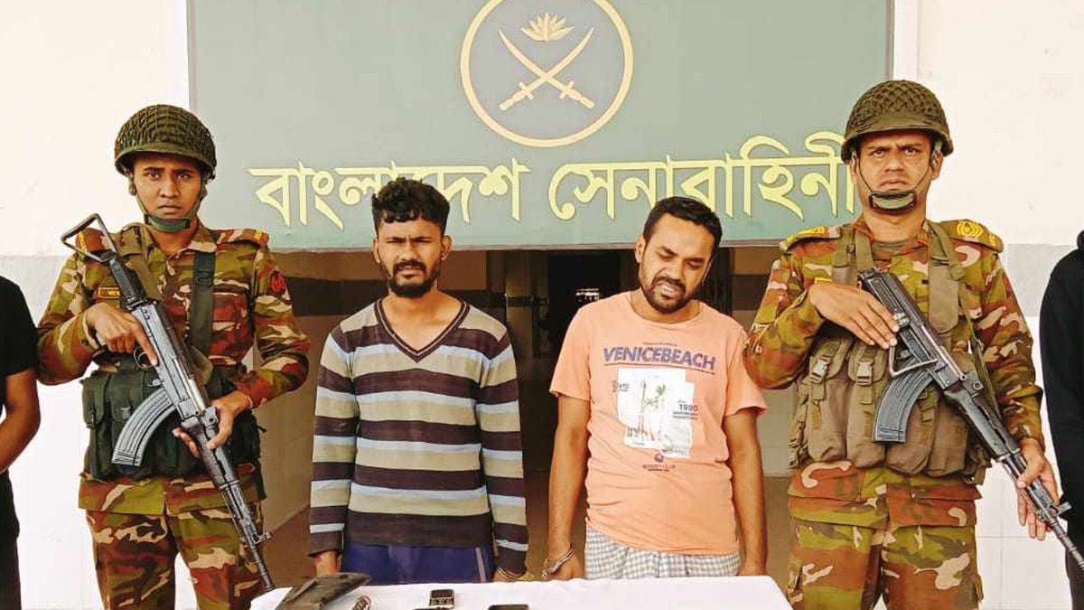 কুমারখালীতে সেনাবাহিনীর অভিযানে মাদকসহ আটক ২