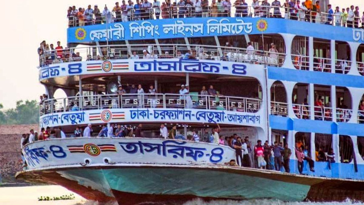 সদরঘাটে দুই লঞ্চের ধাক্কায় নারী-শিশুসহ নিহত ৫