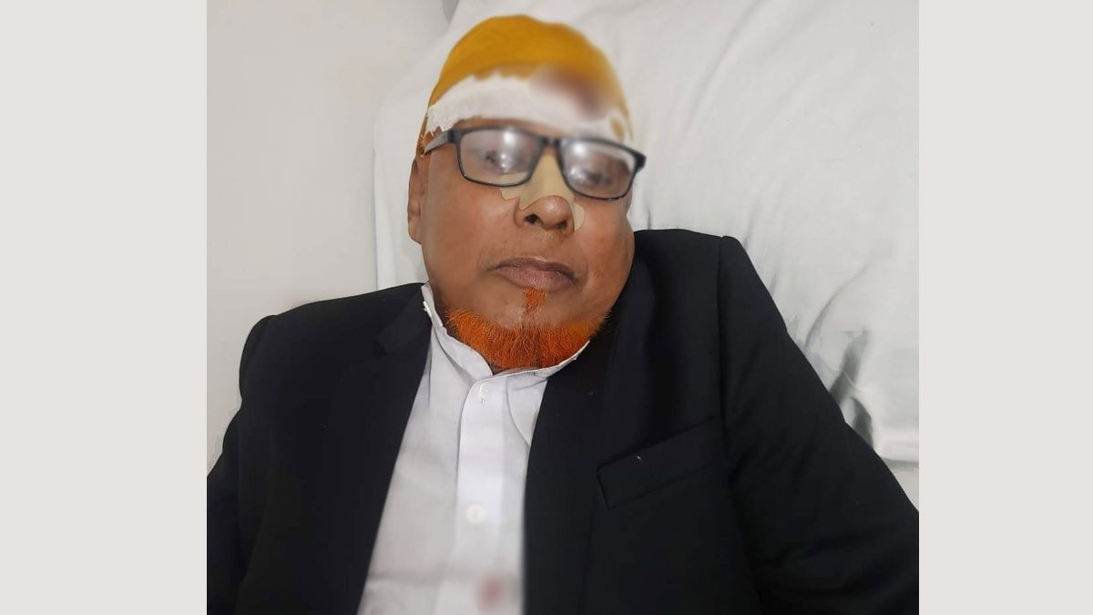 সুপ্রিম কোর্টে পাল্টাপাল্টি বিক্ষোভ-ধাক্কাধাক্কি : আইনজীবী আহত