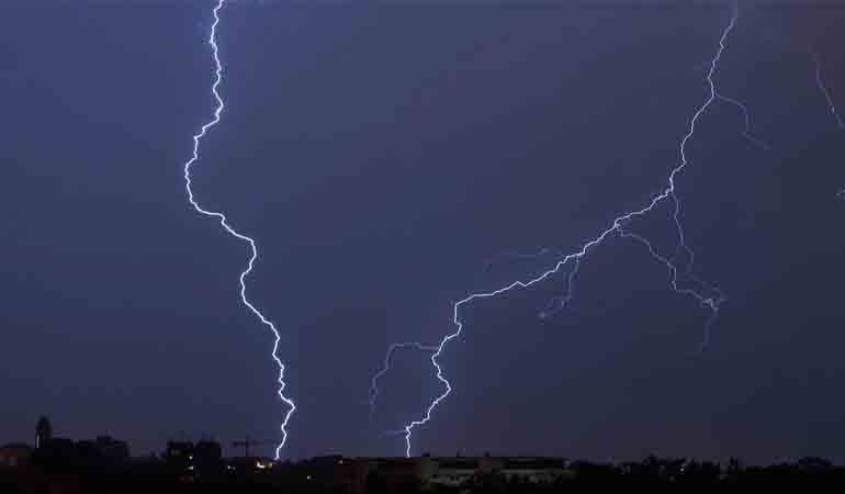 পশ্চিমবঙ্গে তৃণমূলের সভায় বজ্রপাত, আহত ৫০