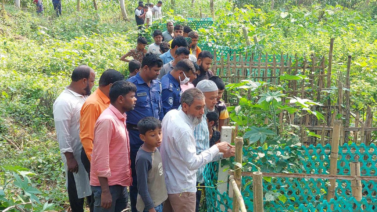 মানিকগঞ্জে কবরস্থান থেকে ১৮টি কঙ্কাল চুরি