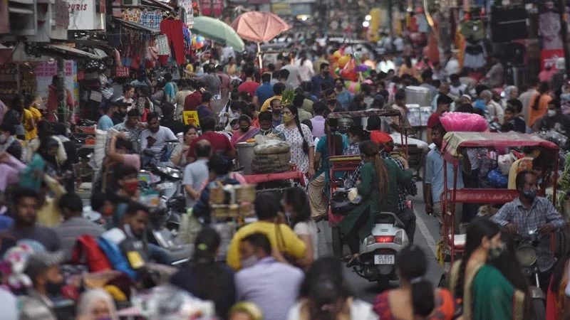 ব্যস্ত বাজারে বেপরোয়া গাড়ি, হতাহত ১৬