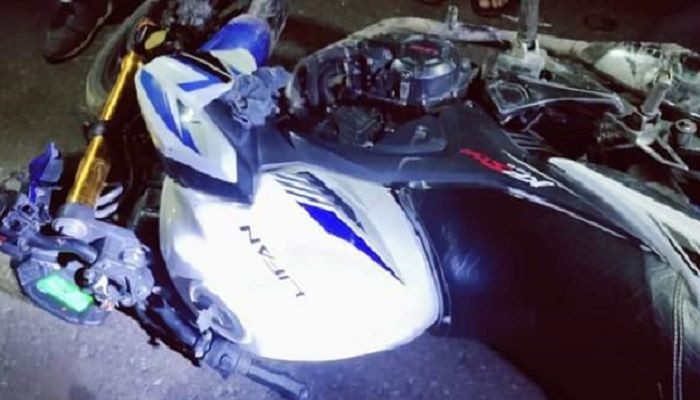 সড়কেই পড়ে আছে ২ যুবকের মরদেহ