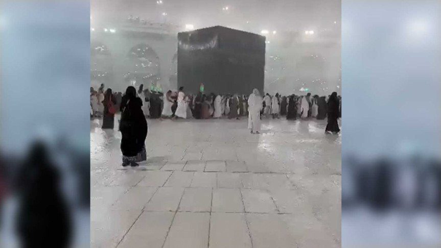 কাবায় প্রশান্তির বৃষ্টি (ভিডিও)