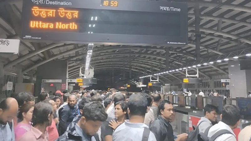 পকেট কাটতে উঠেছিলেন মেট্রোরেলে, অতপর...