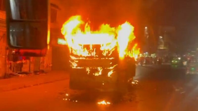 গাজীপুরে হঠাৎ যাত্রীবাহী চলন্ত বাসে আগুন