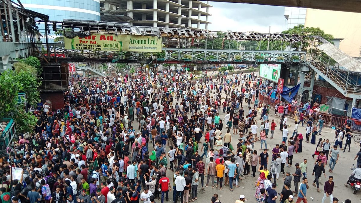 আন্দোলনের সঙ্গে পোশাক শিল্পের ৪৮ ব্যবসায়ীর সংহতি
