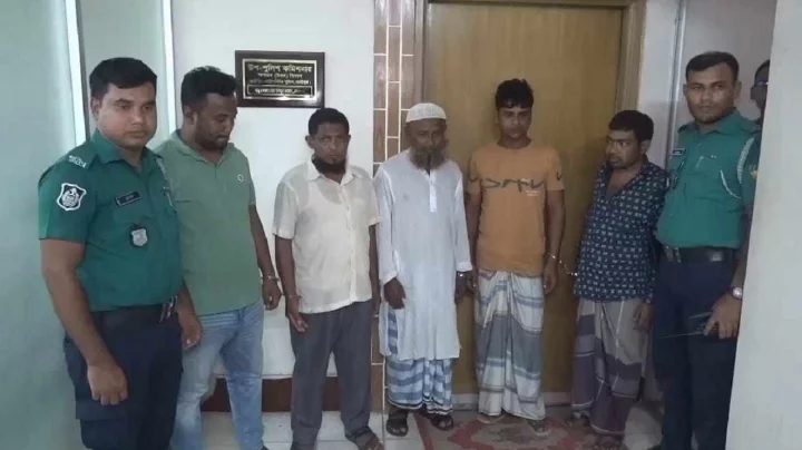 গাজীপুরে বিপন্ন ঘোষিত বন্যপ্রাণী উদ্ধার, গ্রেপ্তার ৫