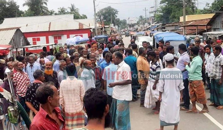 জামালপুরে সার না পেয়ে সড়ক অবরোধ