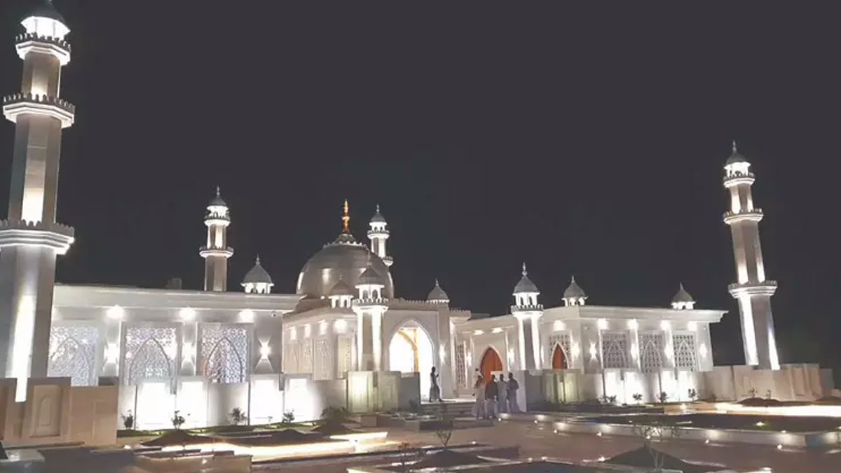 মায়ের স্মরণে ‘দ্বিতীয় তাজমহল’ নির্মাণ করলেন ছেলে