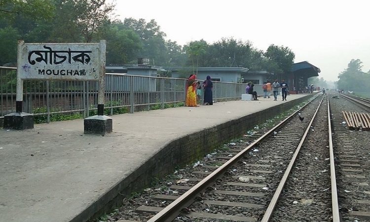 কানে হেডফোন, পেছন থেকে ট্রেনের ধাক্কা অতঃপর?