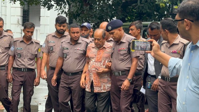 ট্রাইব্যুনালে হাজির সাবেক সেনা কর্মকর্তা মোজাফফর
