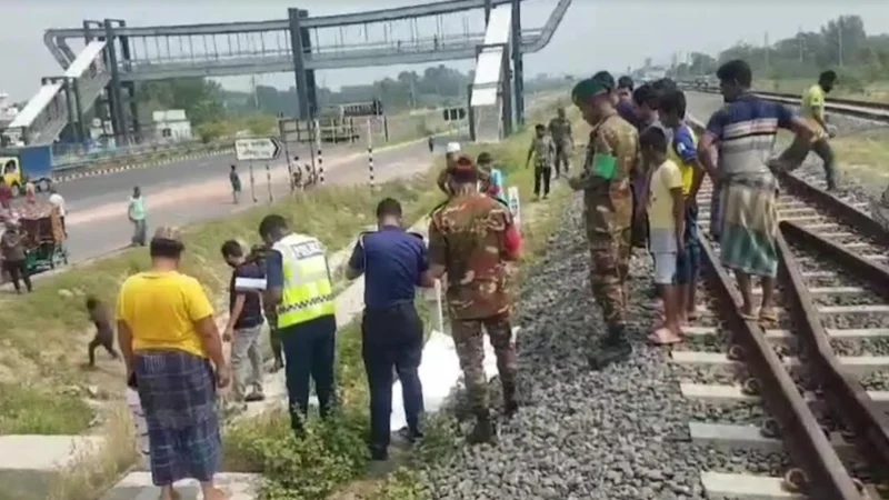 পদ্মা সেতু রেল সংযোগ প্রকল্পে সুন্দরবন এক্সপ্রেসের ধাক্কায় নিহত ১