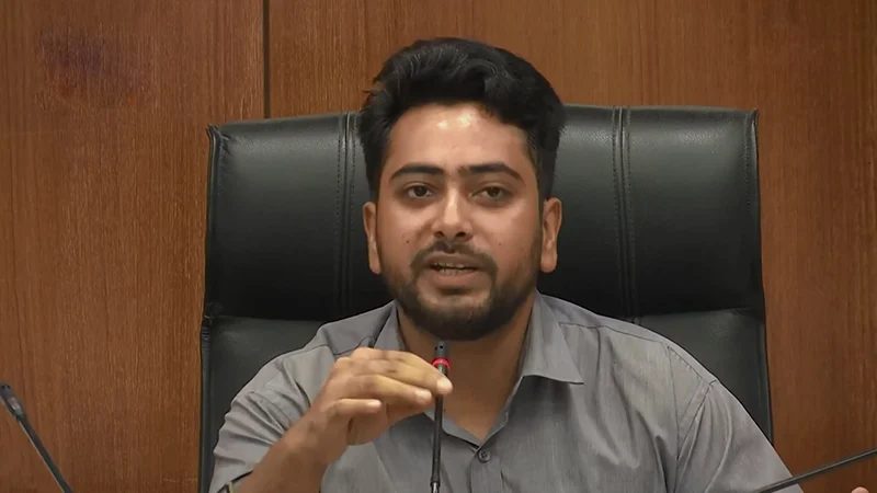 আগামীর রাজনীতি নদীর রাজনীতি : নাহিদ ইসলাম