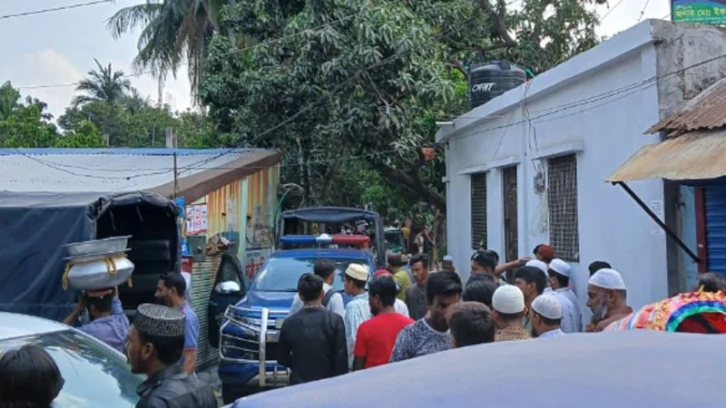 পুকুর থেকে বস্তাবন্দি দুই নারী ও এক শিশুর খণ্ডিত মরদেহ উদ্ধার