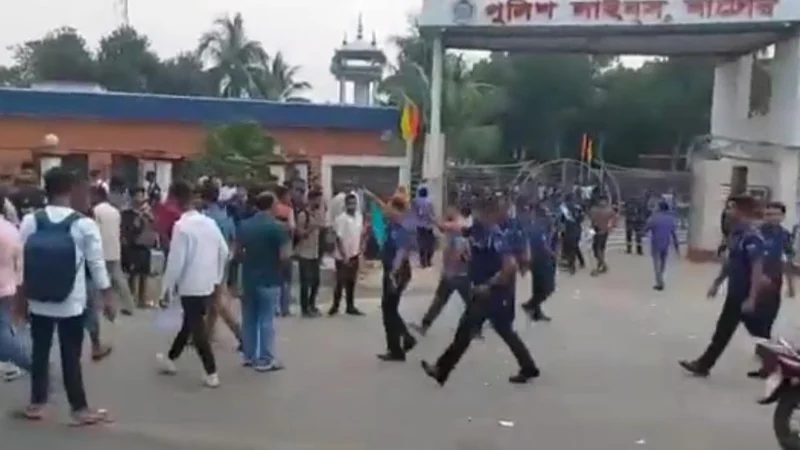পুলিশ কনস্টেবল নিয়োগে অনিয়মের অভিযোগে বিক্ষোভ
