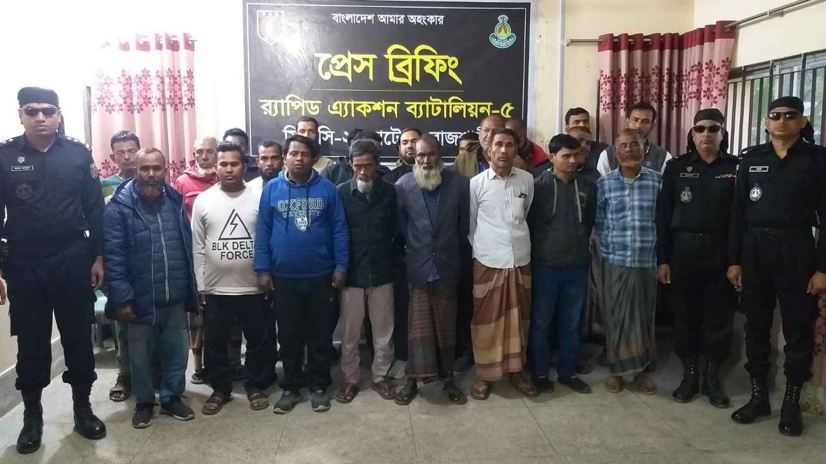নাটোরে চাঁদাবাজি চক্রের মূল হোতাসহ গ্রেফতার ২৫
