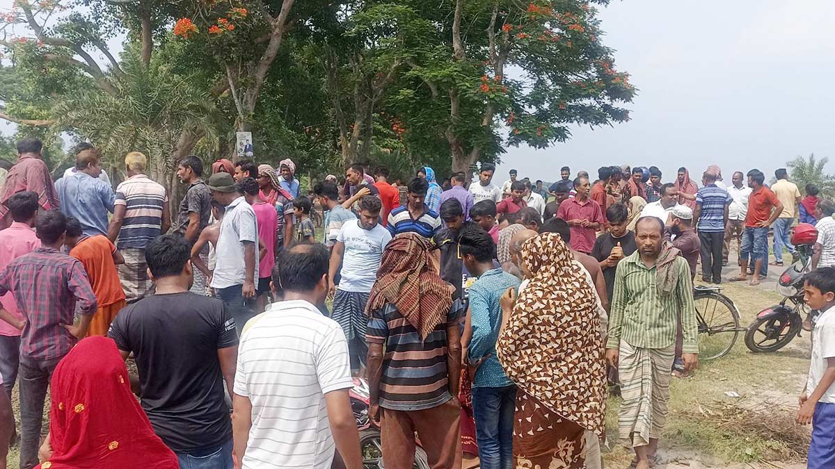 নাটোরে রেলক্রসিংয়ে ট্রেনের ধাক্কায় স্বামী-স্ত্রী নিহত