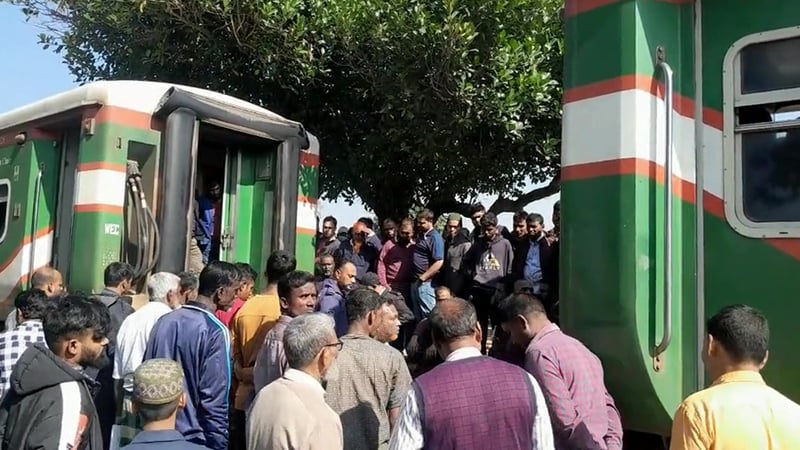 বগি ফেলে চলে গেল ট্রেনের ইঞ্জিন, অতঃপর...