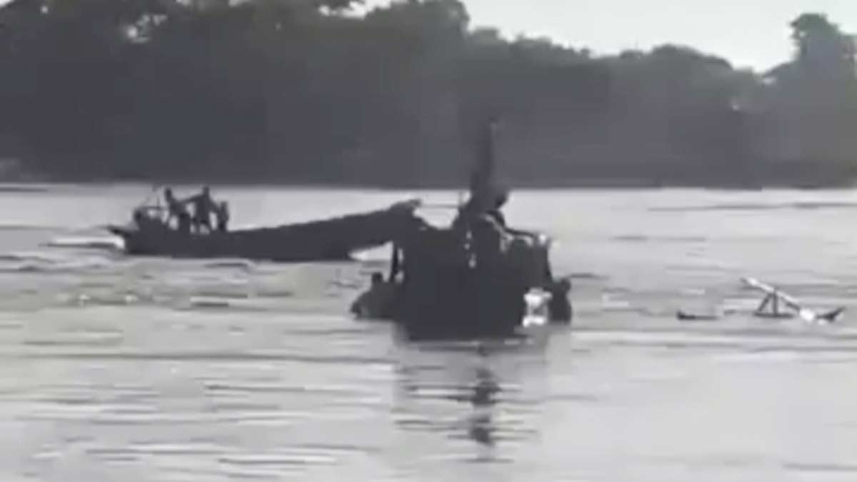কংস নদীতে নৌকাডুবি, ৩ যাত্রী নিখোঁজ
