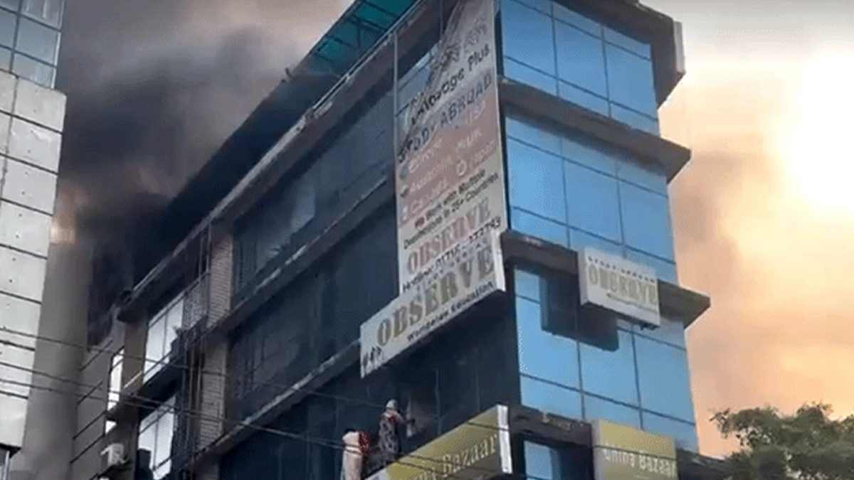 ধানমন্ডির ২৭ নম্বরে বহুতল ভবনে আগুন