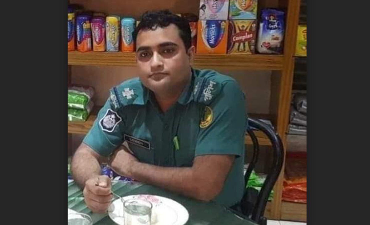পিকআপ ভ্যানের ধাক্কায় পুলিশ সদস্য নিহত