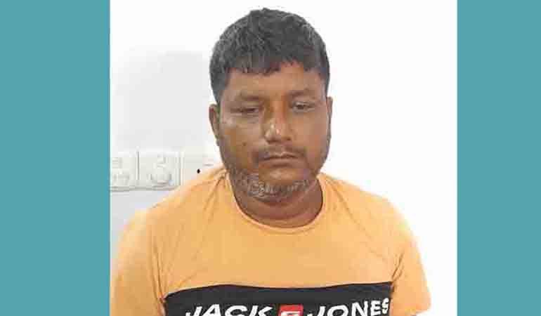 মায়ের সামনেই মেয়েকে কুপিয়ে হত্যা