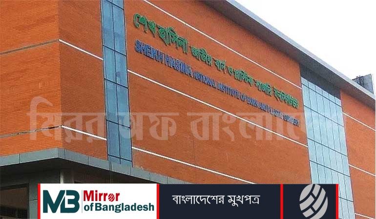 এসির ধোঁয়ায় অসুস্থ তিন নারী, জানালা ভেঙে উদ্ধার