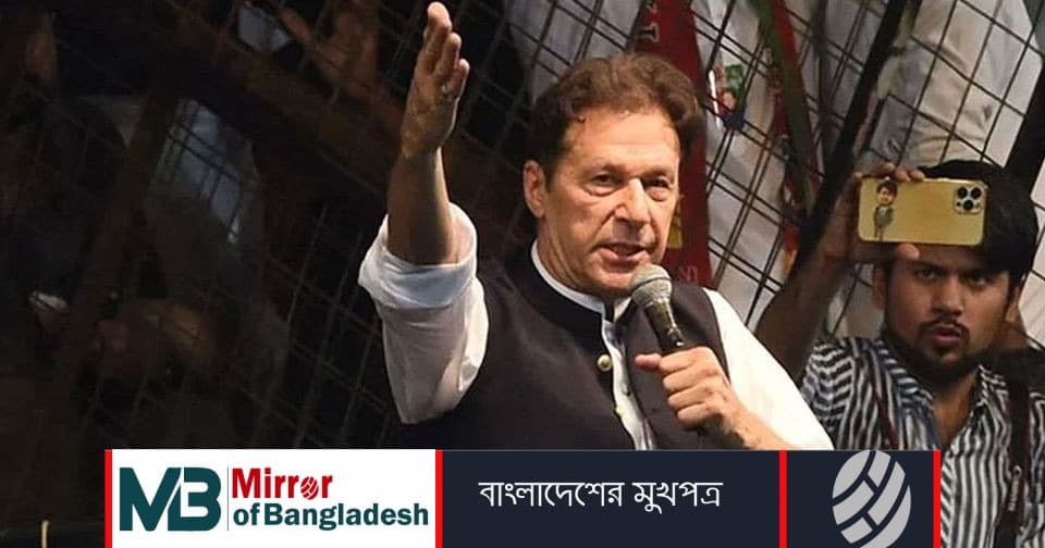 ইমরান খানের বিরুদ্ধে মামলা, বাড়ি ঘিরে রেখেছে পুলিশ