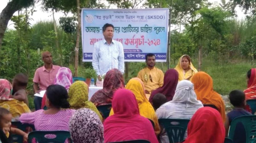 কুষ্টিয়ায় ৪৫ অসহায় পরিবারের মাঝে মাংস বিতরণ করল ‘স্বপ্ন কুড়াই’