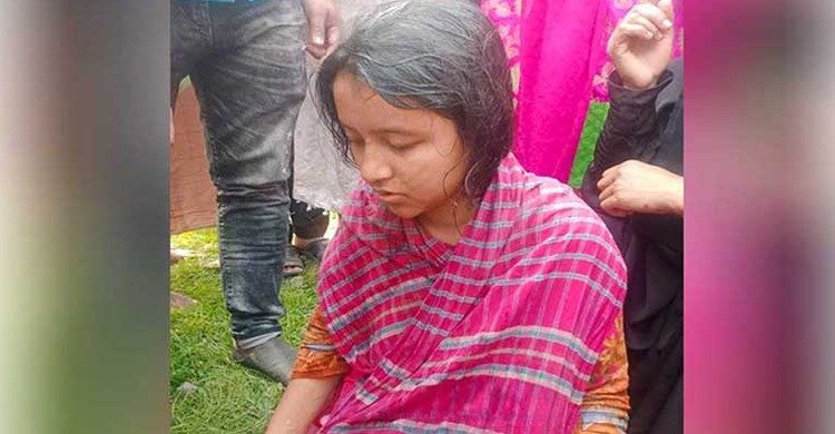 ট্রেনের নিচে পড়েও অলৌকিকভাবে বেঁচে গেল কিশোরী