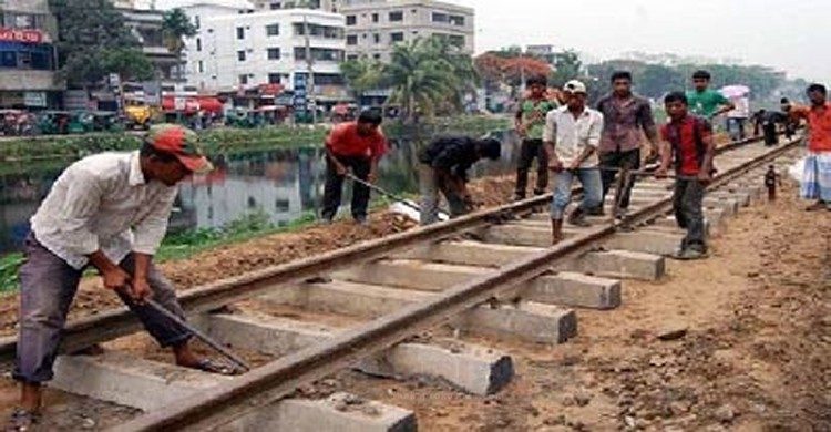 রেলপথের পরিচ্ছন্নতাকর্মী পদে চাকরি পাওয়াদের সবাই স্নাতকোত্তর