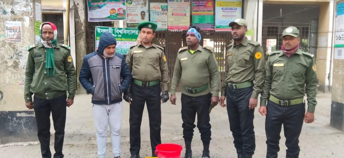 ইবিতে ৬টি ককটেল উদ্ধার, ক্যাম্পাসজুড়ে আতঙ্ক