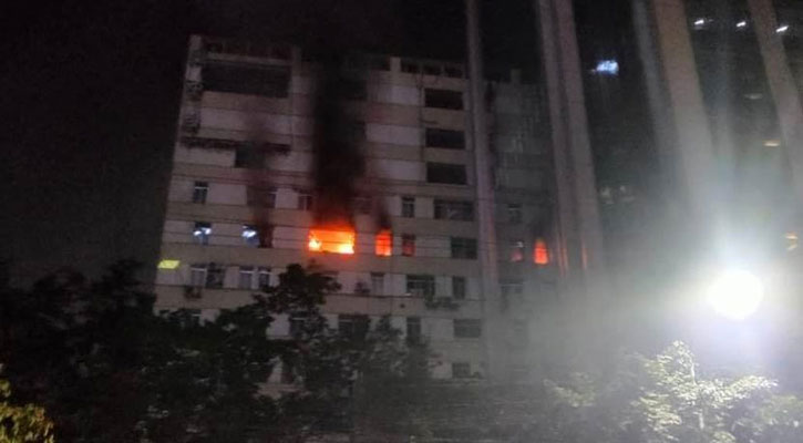 নিকুঞ্জের সিটি সেন্টার কলেজে আগুন