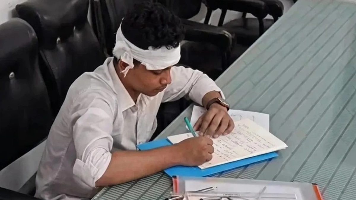পরীক্ষার হলে শিক্ষার্থীর মাথায় ছিঁড়ে পড়ল সিলিং ফ্যান