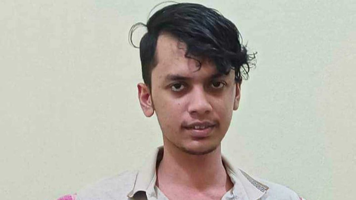 স্কুলশিক্ষকের বাড়িতে হামলা-অগ্নিসংযোগ, ছাত্রদল নেতা বহিষ্কার