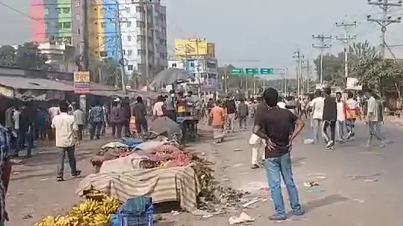 নরসিংদীতে বিএনপির দু’গ্রুপের সংঘর্ষ, ককটেল বিস্ফোরণ