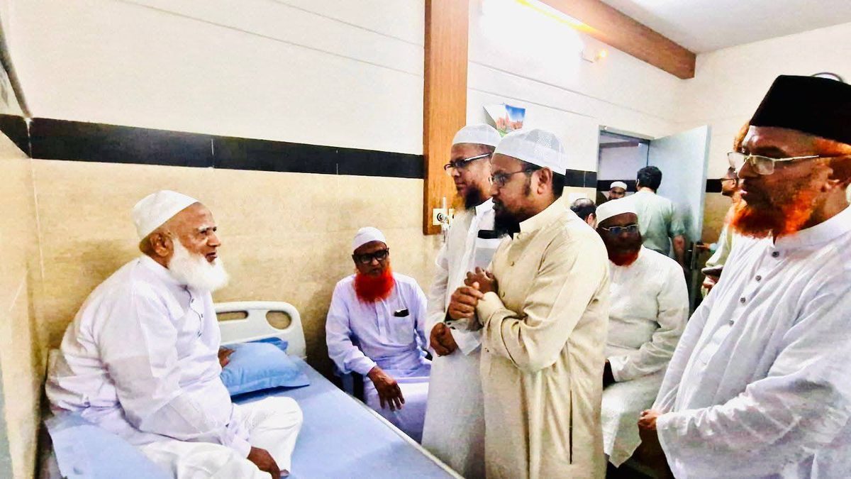 জামায়াত আমিরকে দেখতে হাসপাতালে ইসলামী আন্দোলন বাংলাদেশের নেতৃবৃন্দ