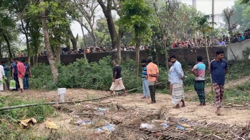 এক রাতে ১৫ কবরের কঙ্কাল চুরি,এলাকায় তোলপাড়