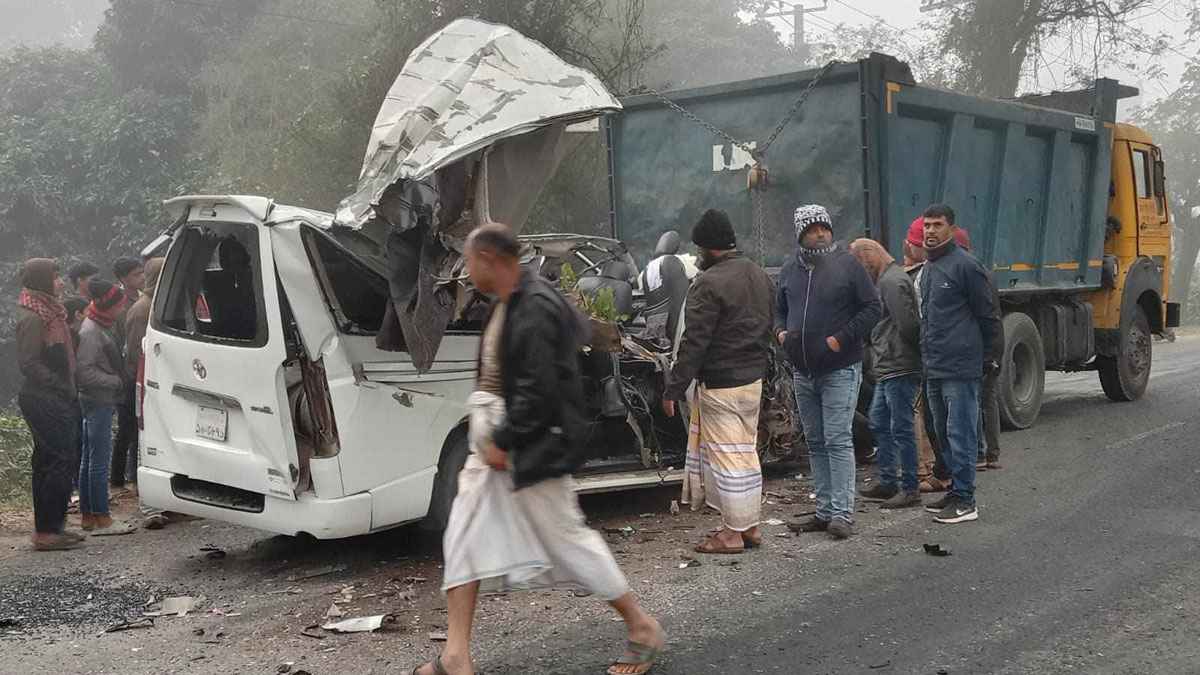 কুষ্টিয়া-নাটোর মহাসড়কের বাস-মাইক্রোবাস সংঘর্ষে নিহত ২