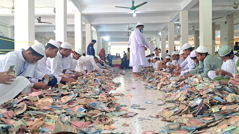 পাগলা মসজিদের দানবাক্সে মিলল ২৩ বস্তা টাকা, চলছে গণনা