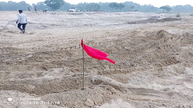 বালু বিক্রি বন্ধে প্রশাসনের ‘লাল নিশান’