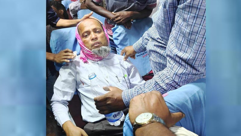 চলন্ত ট্রেনে এলোপাতাড়ি পাথর নিক্ষেপ, যাত্রী আহত