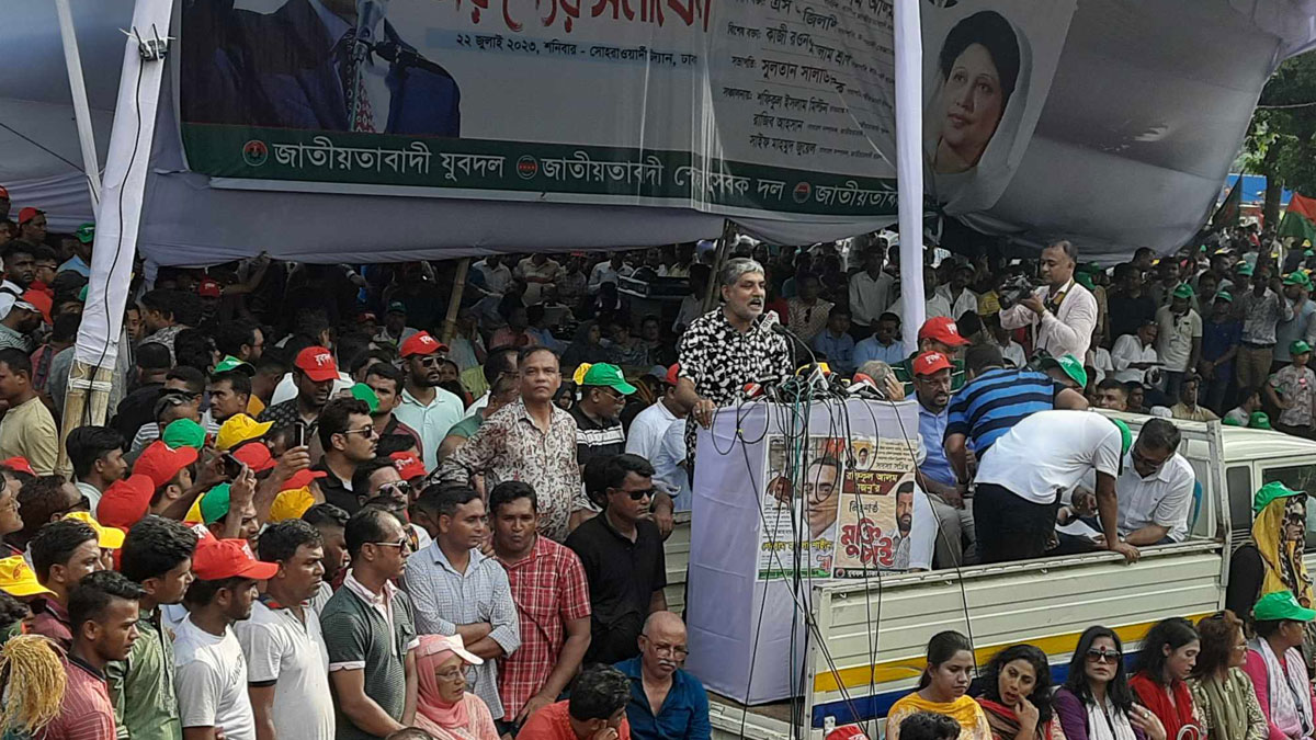 বিএনপির তারুণ্যের সমাবেশের মঞ্চ ভেঙে গেছে, চলছে পিকআপে