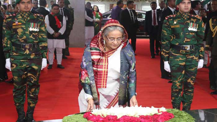 বঙ্গবন্ধুর সমাধিতে প্রধানমন্ত্রীর শ্রদ্ধা