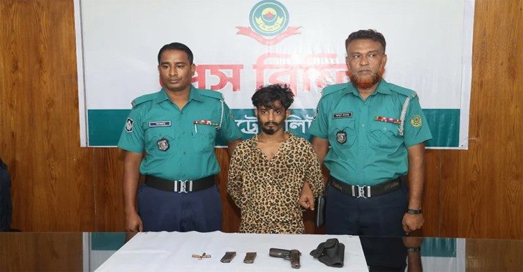 থানা লুটের অস্ত্র দিয়ে ছিনতাই করতেন ‘ব্লেড মাসুম’
